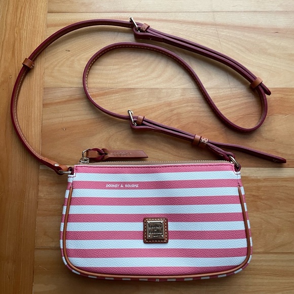 Dooney & Bourke Handbags - Dooney & Bourke Lexi Crossbody